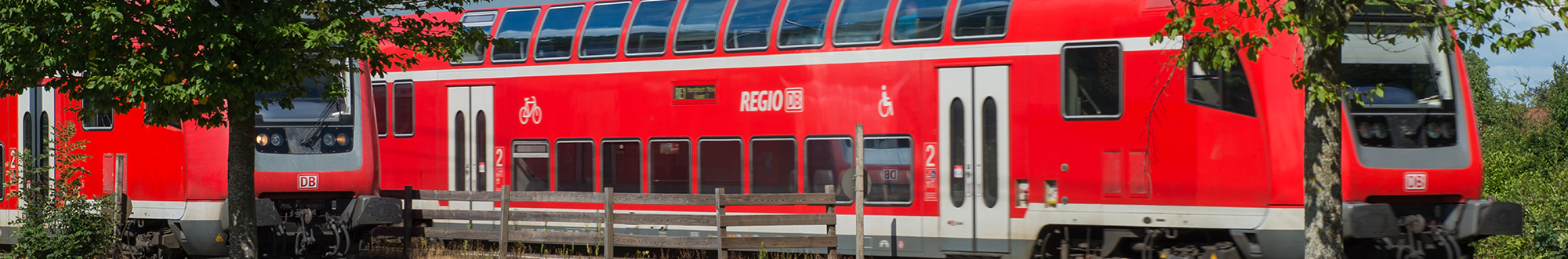 roter Zug der DB Regio